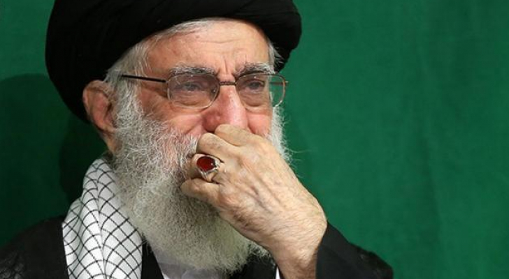 خامنئي يعتبر المحتجين على رفع البنزين