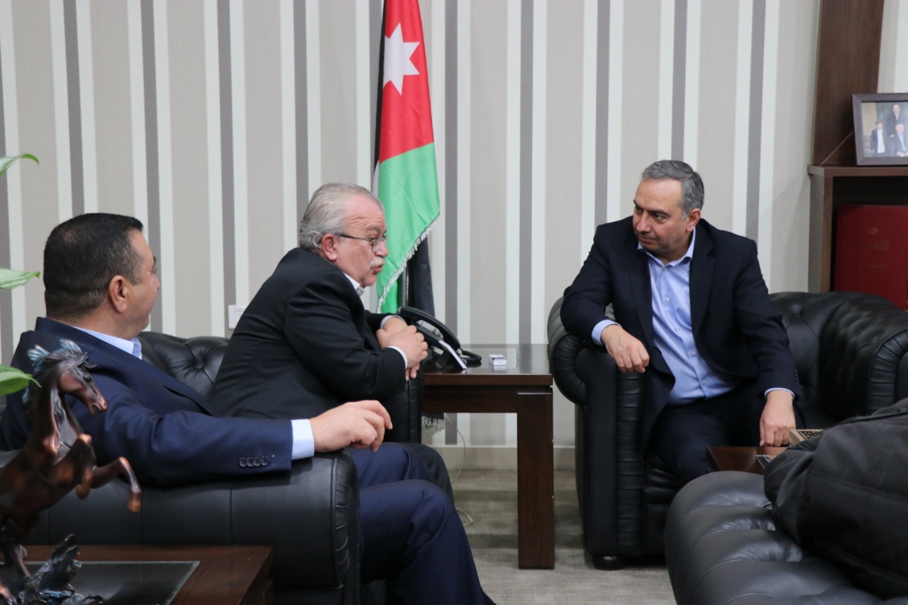 الفيصلي يهنئ بريزات ويطلعه على بطولة