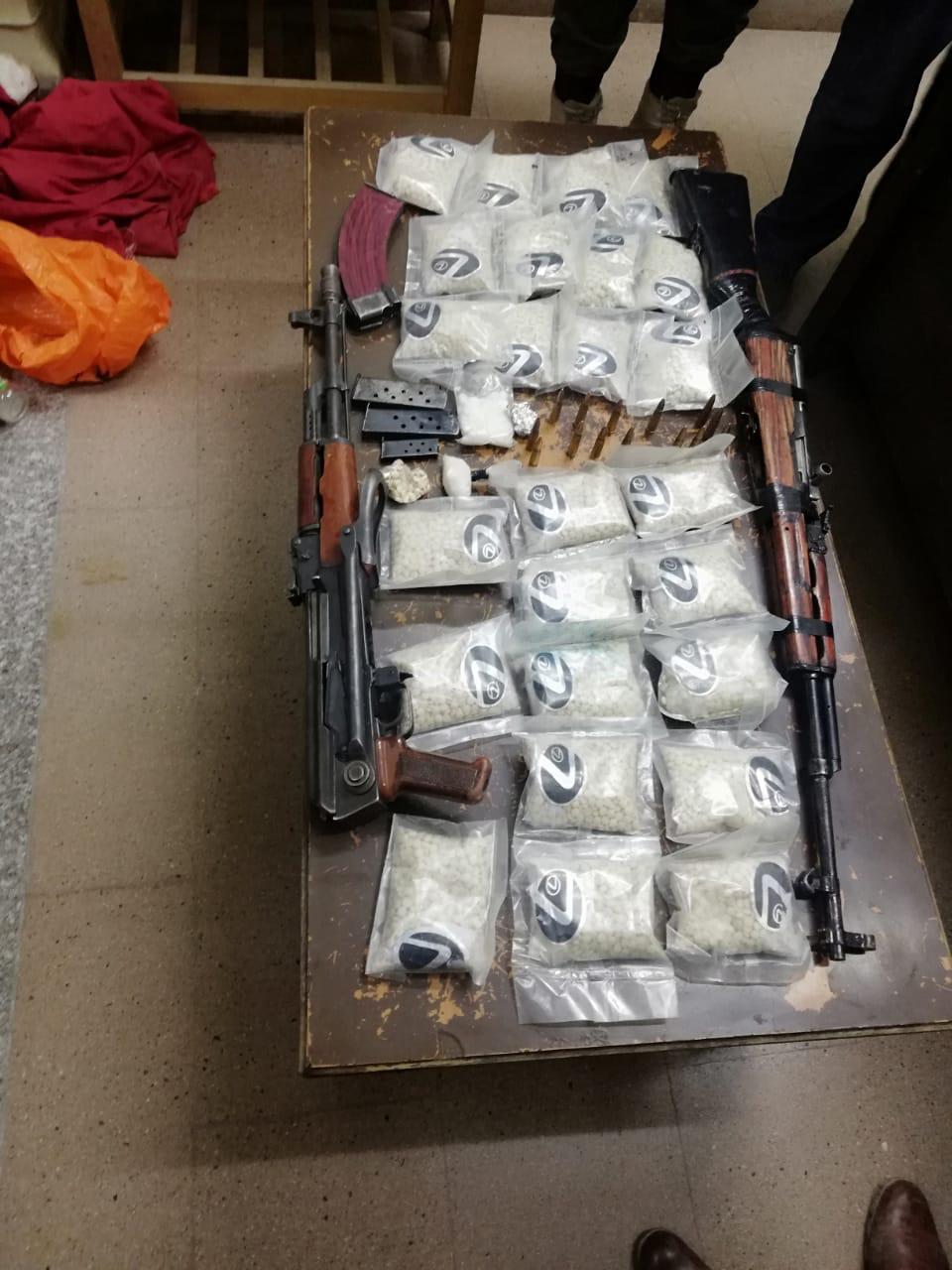 العثور على جثة سيدة عربية واسلحة