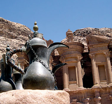 من هو السائح المليون .. المحظوظ