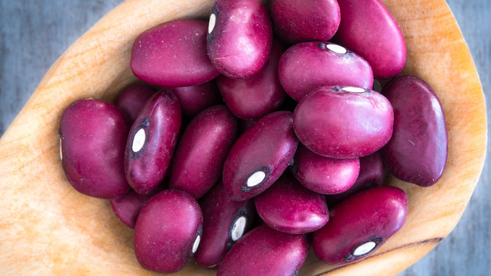 خمسة أطعمة يمكن أن تصيبك بالمرض