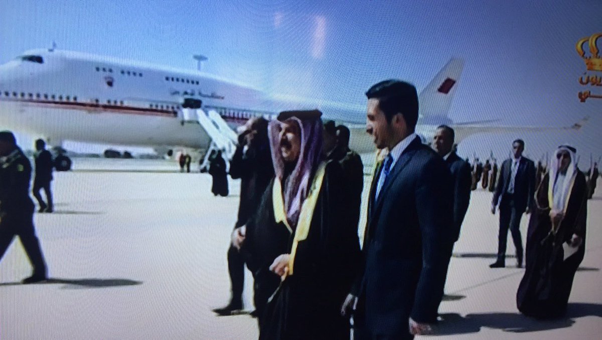 الأمير حمزة يستقبل ملك البحرين