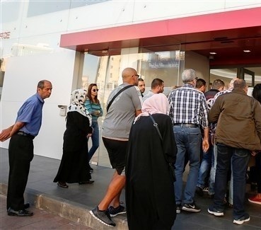 رئيس جمعية المصارف: المودعون سحبوا من