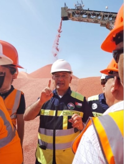 النائب الفناطسة يهنئ البوتاس بجائزة الميدالية