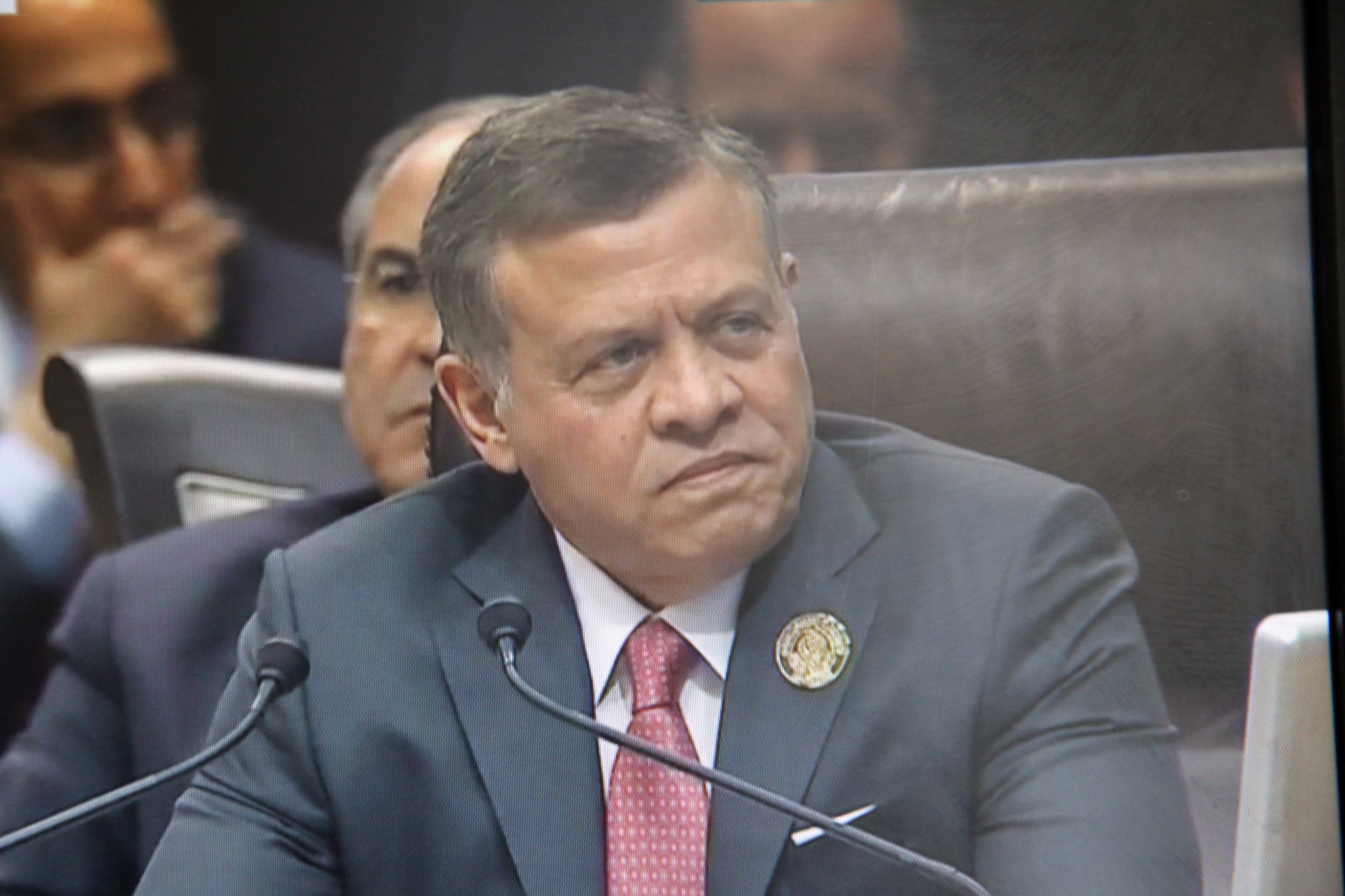 الملك لـ القمة العربية: لنعمل يدا