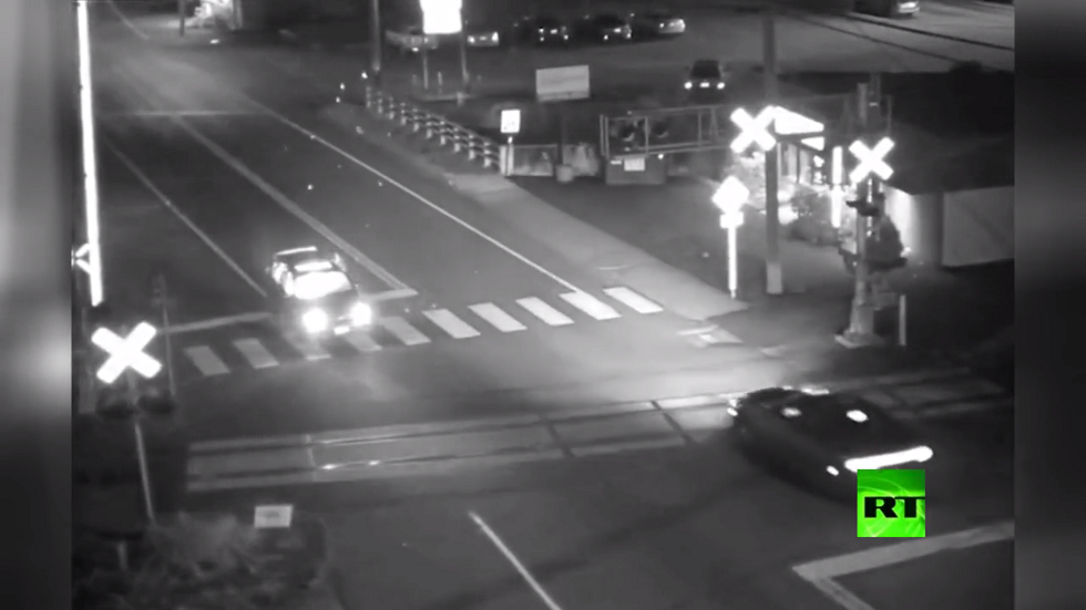 رجل شجاع ينقذ شخصا انفجرت سيارته