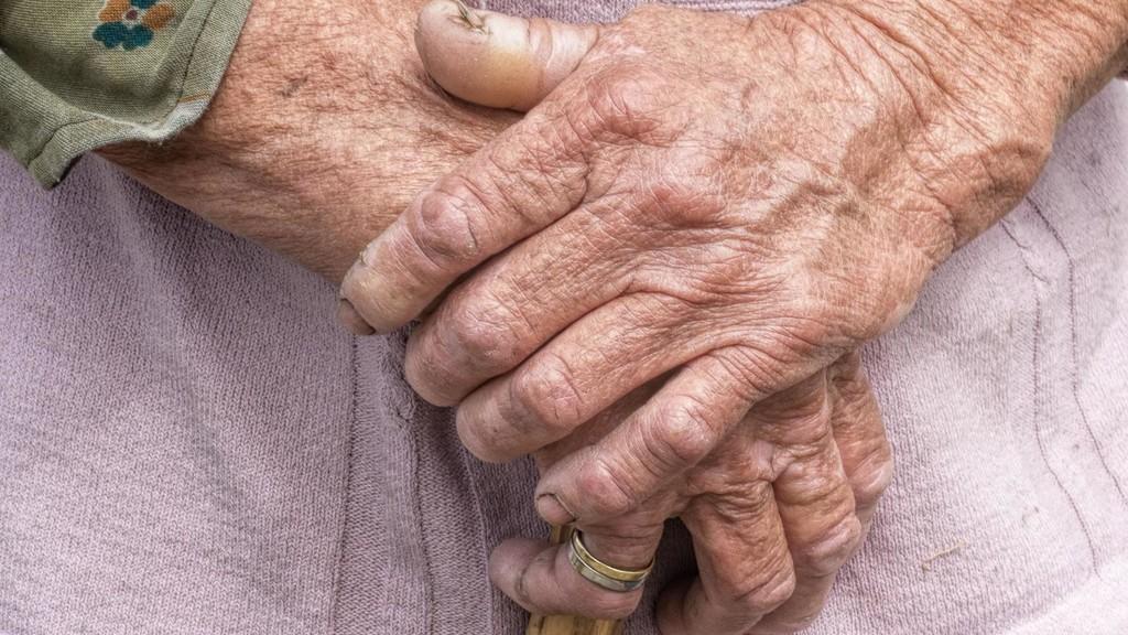 11 اعتداء جنسيا على كبار السن