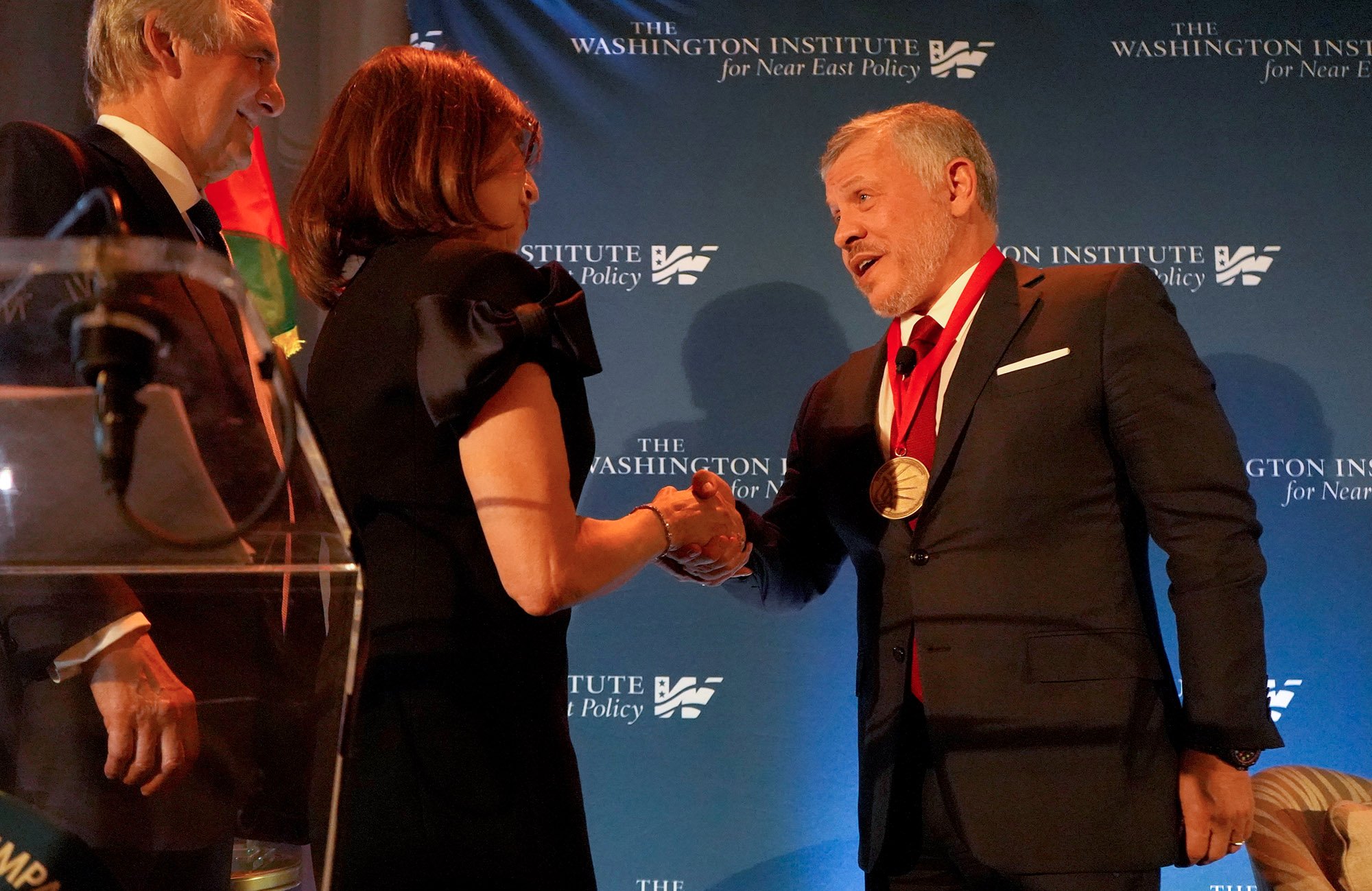 الطباع: جائزة رجل الدولة الباحث تقدير