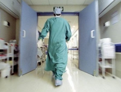 مستشفى أردني يوثّق عملية جراحية لمريض