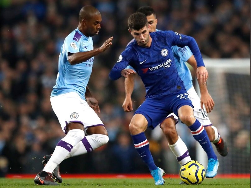 مانشستر سيتي يتخطى تشلسي بصعوبة ويتشبث