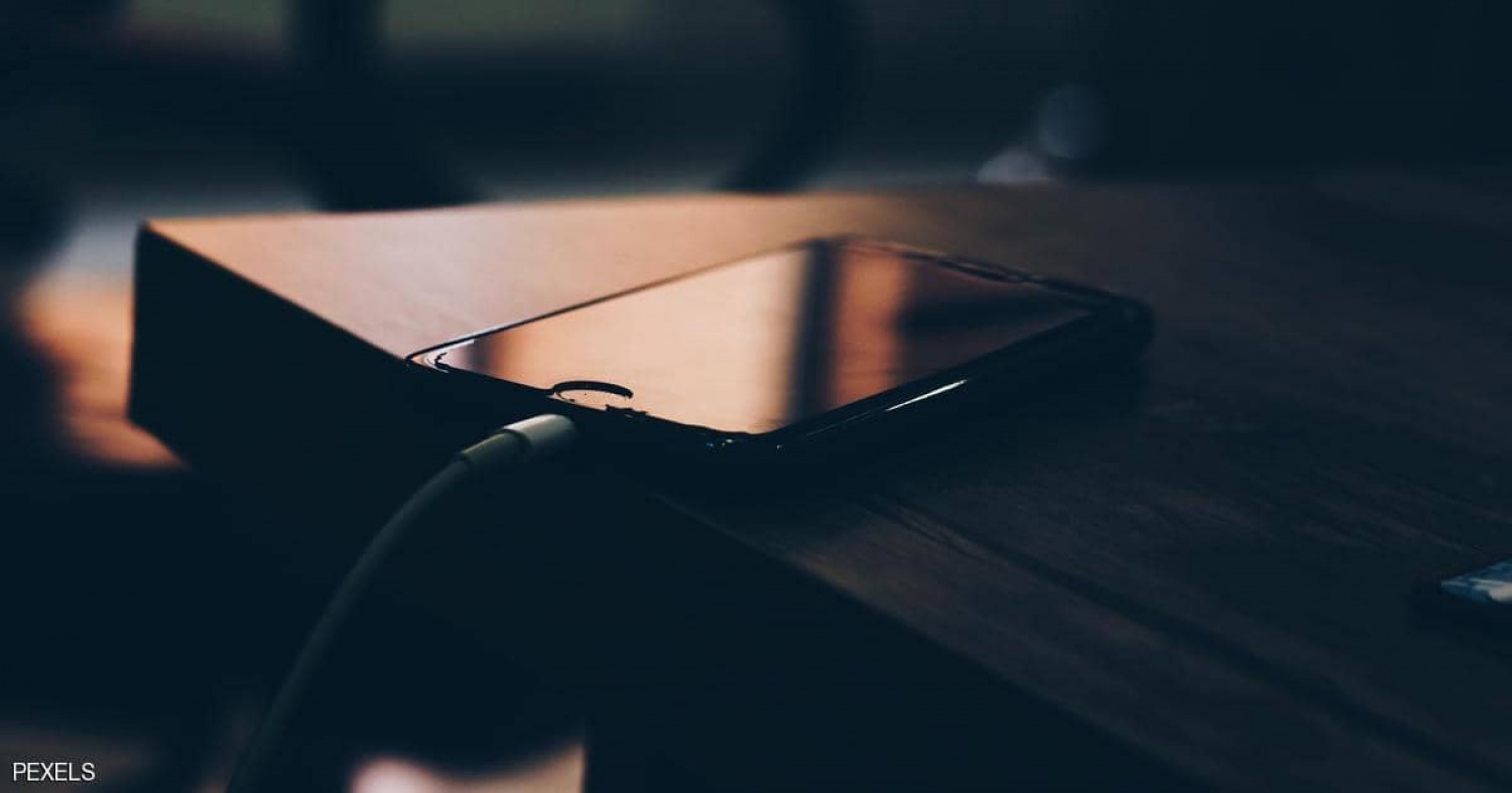 هاتف ذكي يقتل صاحبه وهو نائم