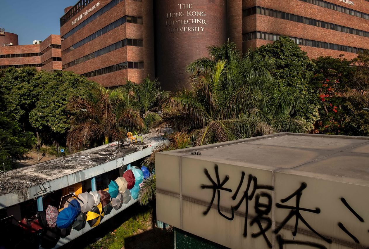 جامعة تتحول إلى حصن للمحتجين في