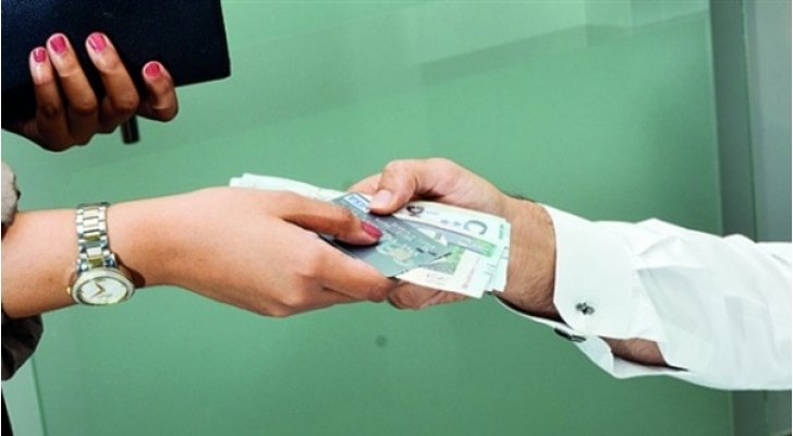 دراسة: راتب الزوجة يعرض الزوج للمخاطر