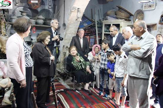 الرواد الكبار في جولة في مدينة