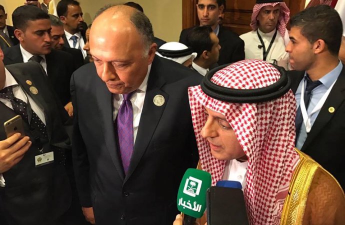 الجبير من قمة عمان: إيران تشعل