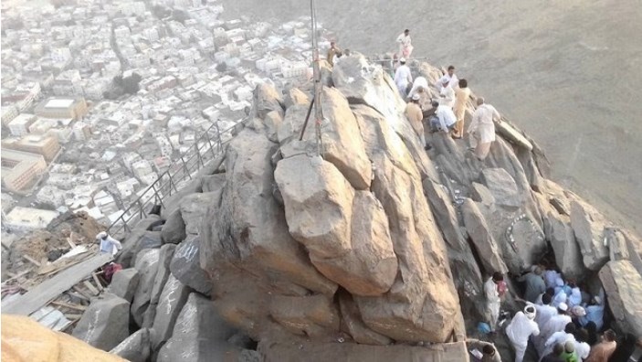 وفاة معتمر إثر سقوطه من قمة