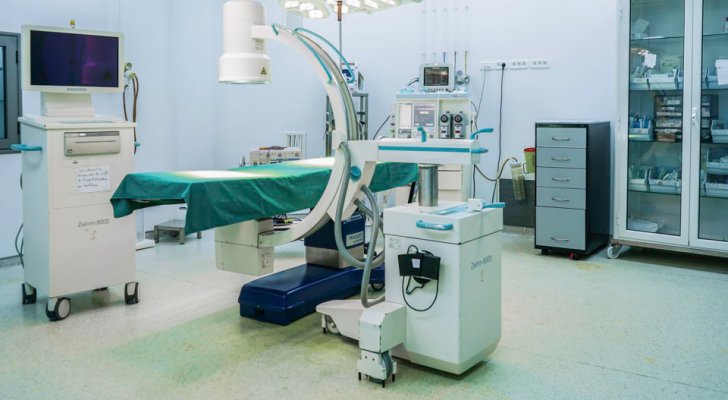 مستشفى الملك المؤسس يجري عملية باستخدام