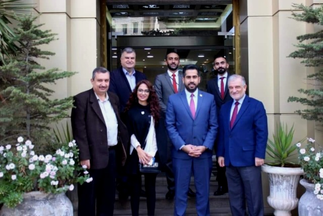 جامعة عمان الأهلية تزور مدارس النظم