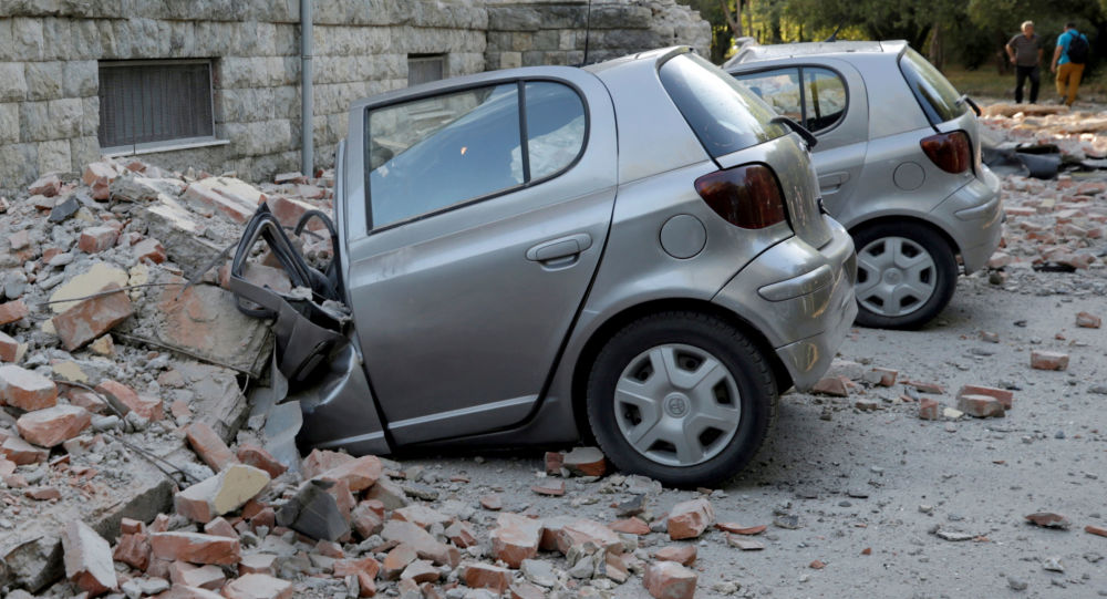 وفاة شخص ومئات المصابين جراء زلزال