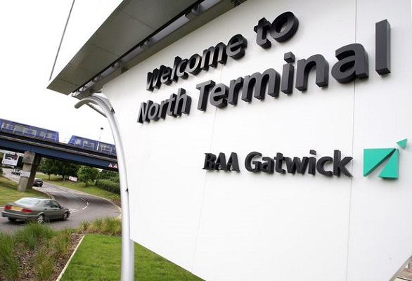 مطار يختبر طريقة جديدة لصعود الركاب