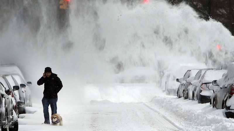 عاصفتان «تنسفان» احتفال ملايين الأميركيين بعيد