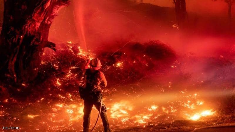 600 رجل إطفاء يكافحون حريقا خطيرا