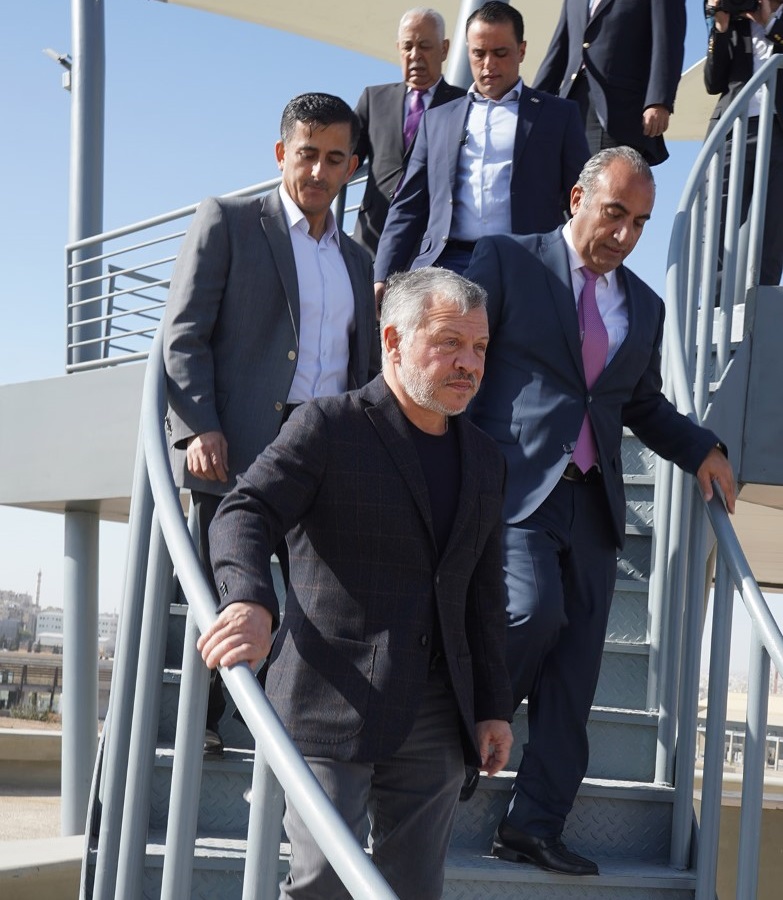 هذا ما جرى بين الملك والمهندس