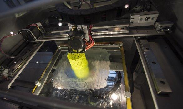 طابعة سعرها مليون دولار تضع مسؤولين