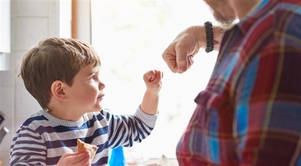 8 أشياء يفعلها الآباء لتحفيز أطفالهم