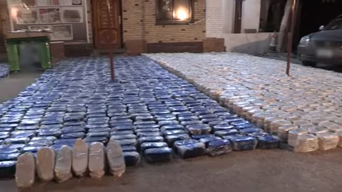 الحشيش وسط التفاح.. مصر تضبط شحنة