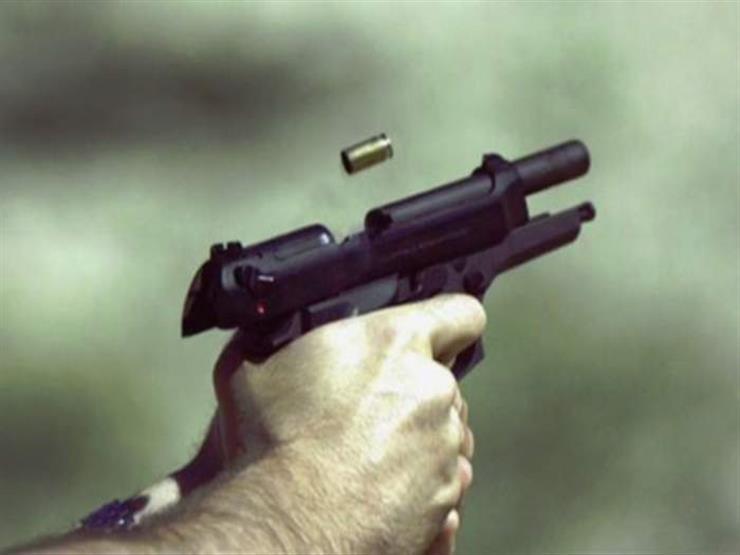 طعن واطلاق نار على شخص بالزرقاء