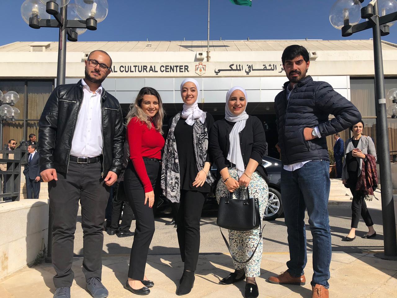 طلبة جامعة عمان الأهلية يشاركون بجلسة