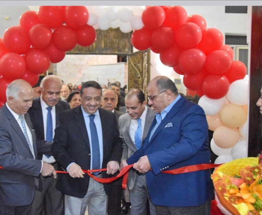 الداوود يفتتح بازارا في الفحيص بمناسبة