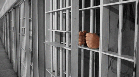 قتل طالبة بـ 15 طعنة وحصل