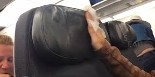 لهذا السبب امسح مقعد الطائرة قبل