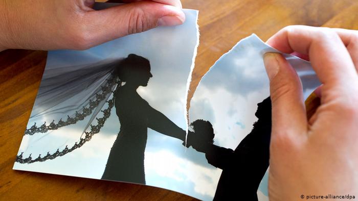 سكن المطلق مع مطلقته