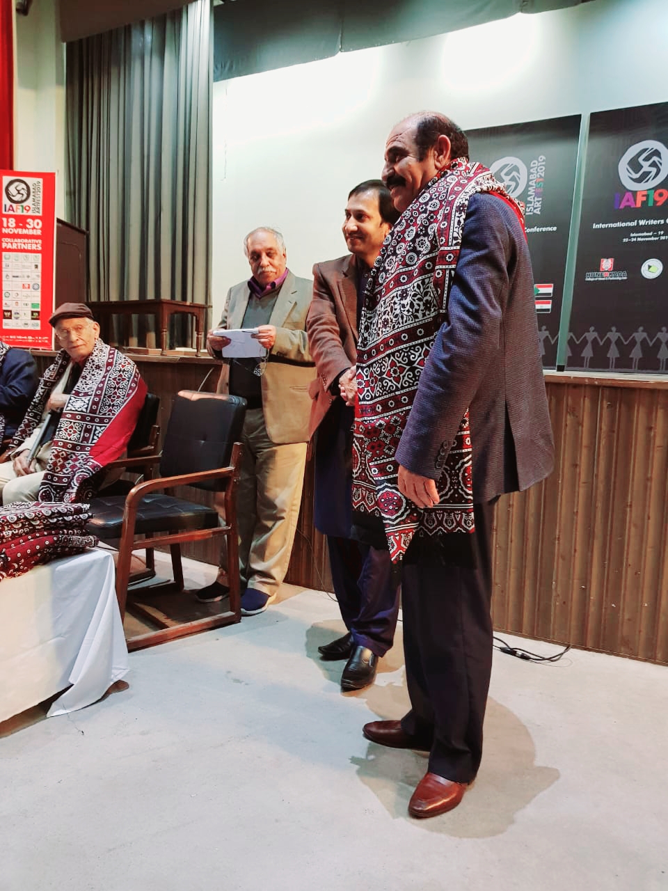 العدوان يمثل اتحاد الكتاب في فعاليات