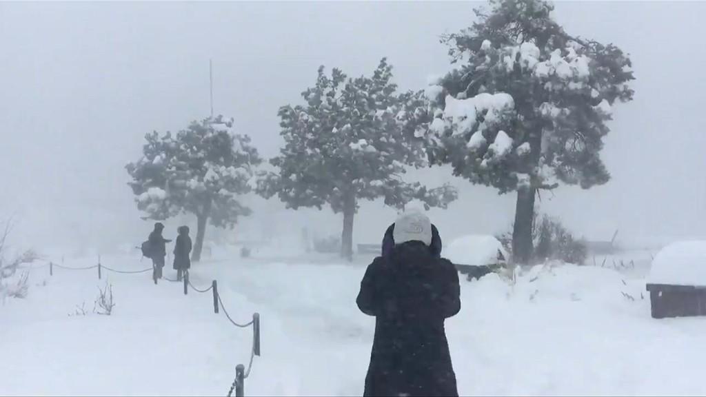 وفاة طفلين في عاصفة ثلجية في