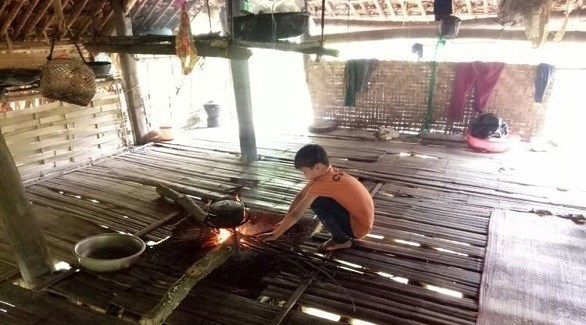 طفل يعيل نفسه بعدما خسر أسرته