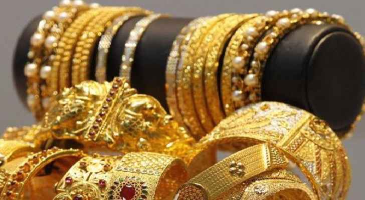 الذهب يتراجع مع صعود الدولار