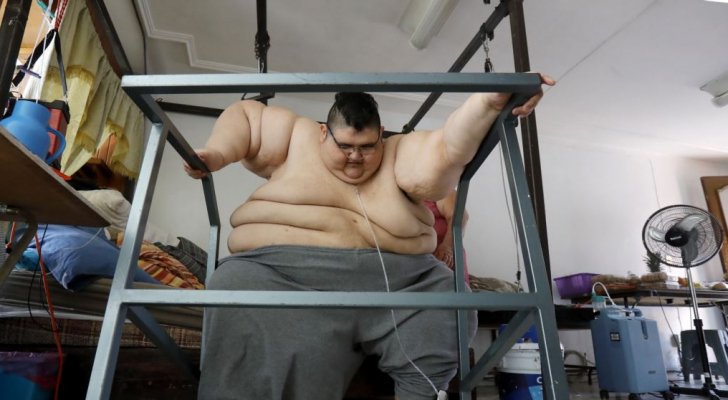 ينجح في الوقوف.. أسمن شخص بالعالم