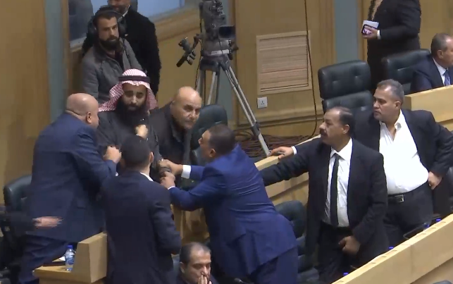 الطراونة يهاجم الرياطي: أنت دمية وأصغر