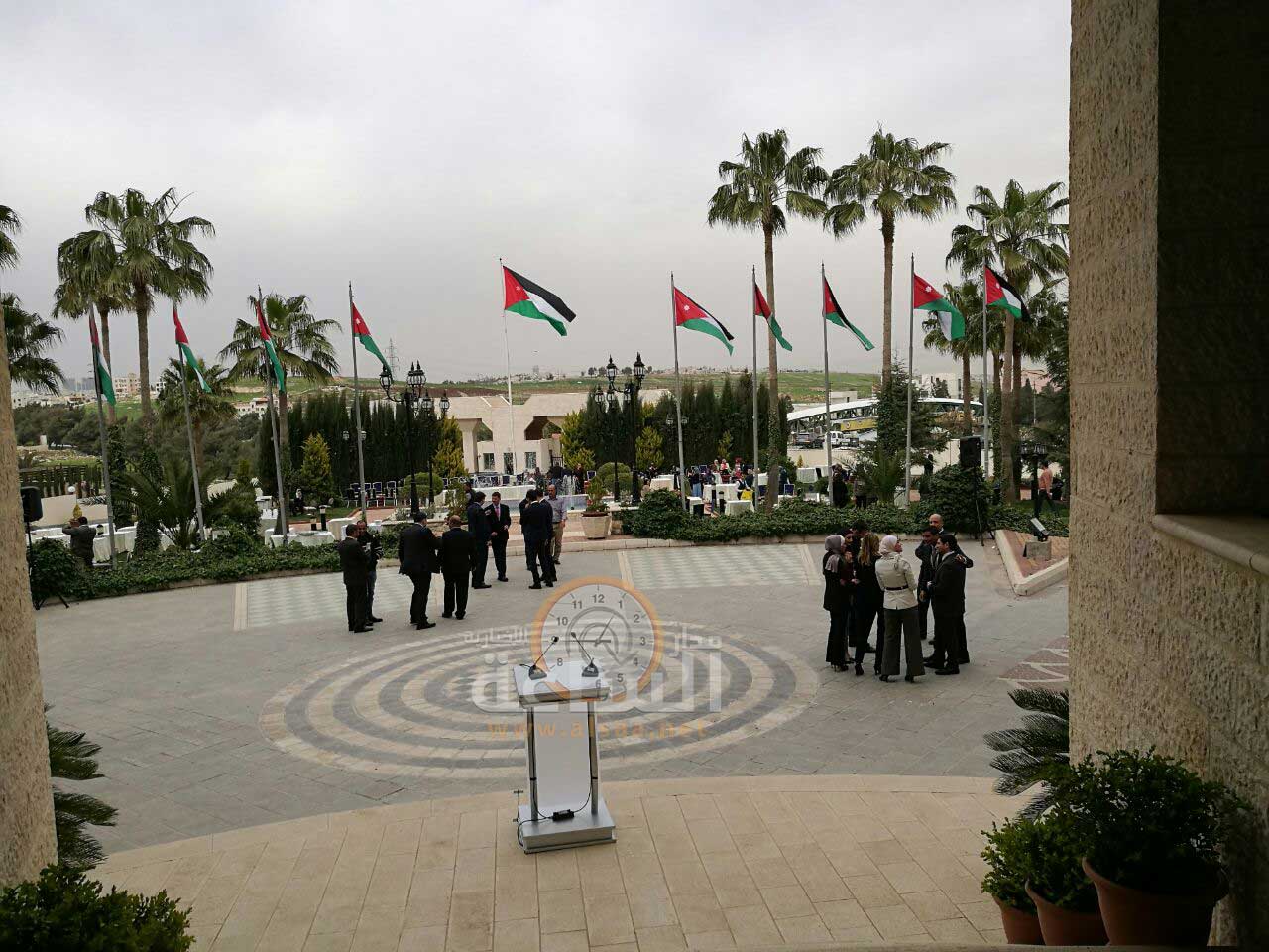 الصفدي يحتفل مع موظفي الخارجية