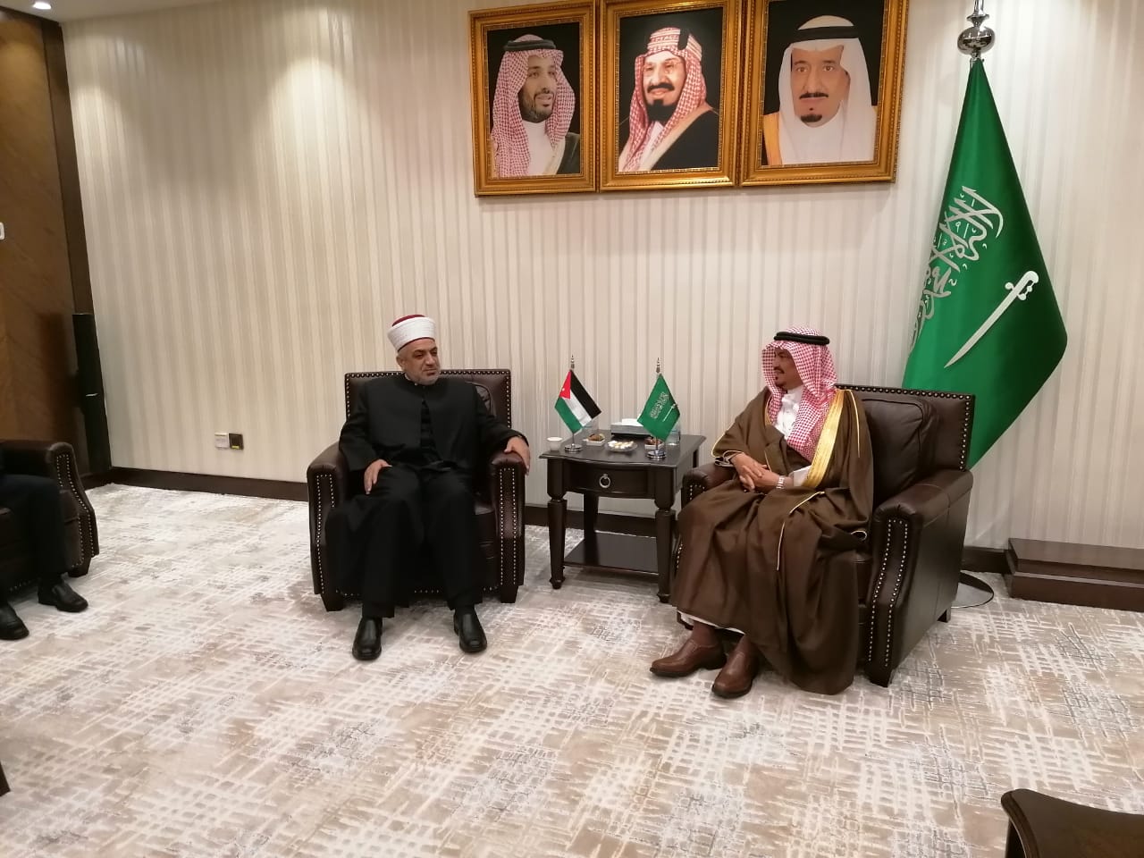 الخلايلة يجري مباحثات متعلقة بتنظيم موسم