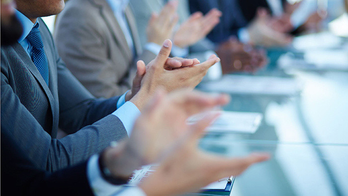 رواد التواصل يحتفلون: الحكومة تؤكد الحكومة