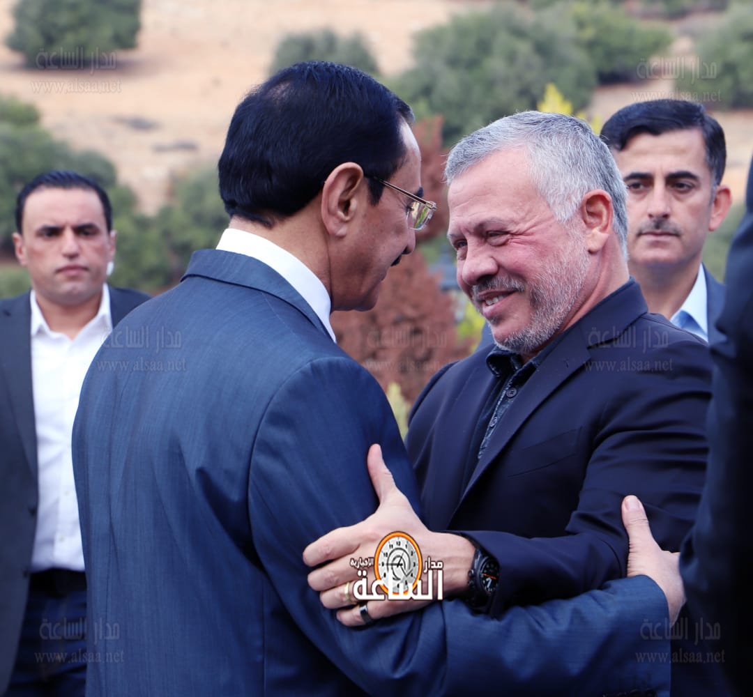 الملك يرافقه ولي العهد يعزيان الرقاد