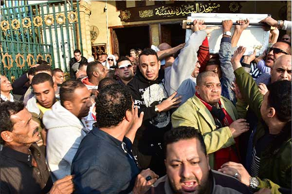 بغياب كامل للنجوم.. تشييع جنازة الفنان