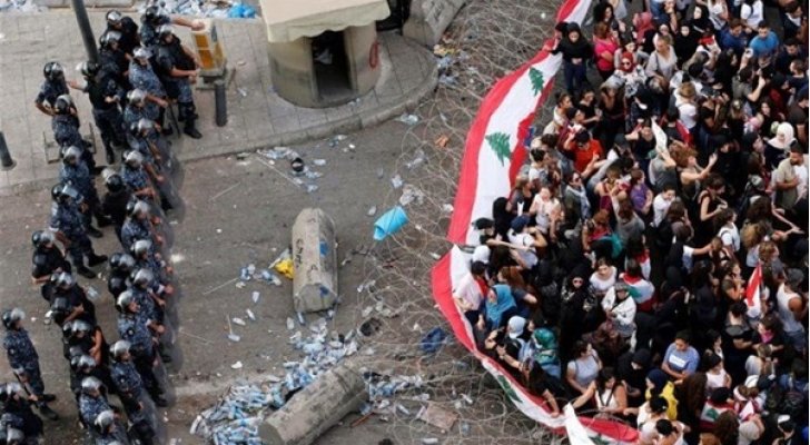 قطع طرق واحتجاجات في لبنان