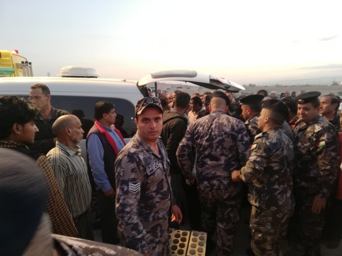 تشييع جثامين 13 باكستانيا في مقبرة