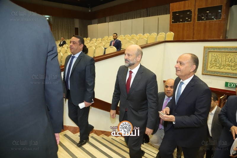 صور من إعلان الحكومة لحزمتها الثالثة